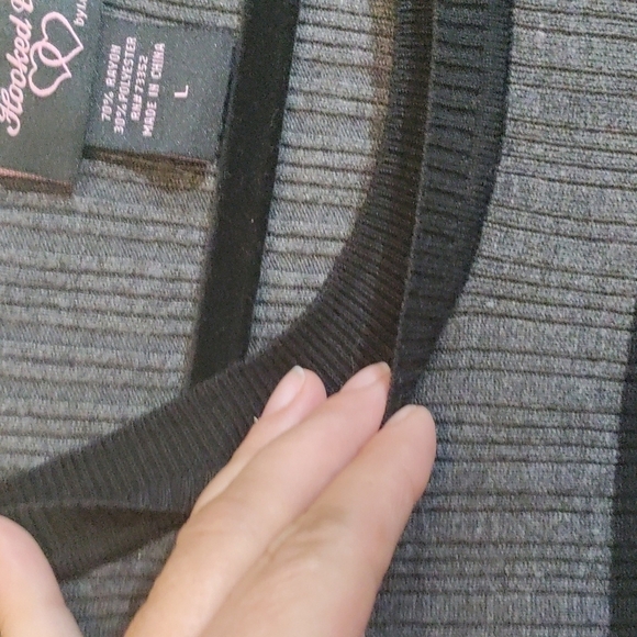 Hooked Up women's size large sweater black and gray fitted - Picture 5 of 6